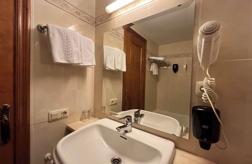 Les House | Hotel Joan Canejan