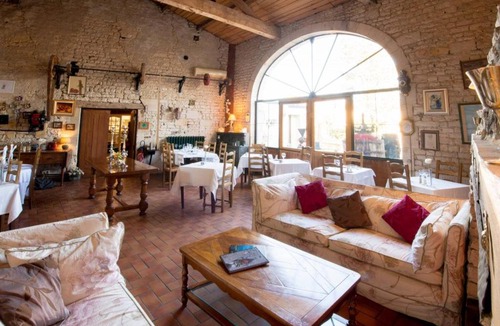 Sigogne Hotel | Hotel Karina