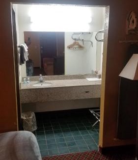 Stillwater Apartment | Hotel King Bed Hotel Room 110 Wi-Fi Booking