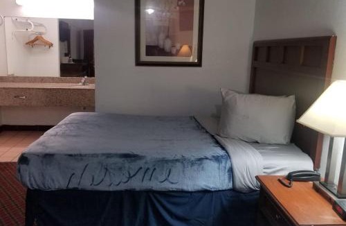 Stillwater Apartment | Hotel King Bed Hotel Room 113 Wi-Fi