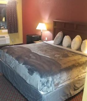 Stillwater Apartment | Hotel King Bed Hotel Room 116 Wi-Fi Booking