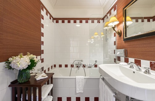 Paquis-Temple Hotel | Hotel Kipling