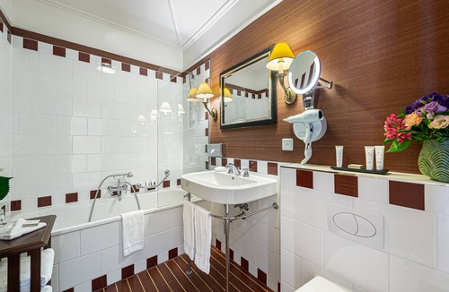 Paquis-Temple Hotel | Hotel Kipling