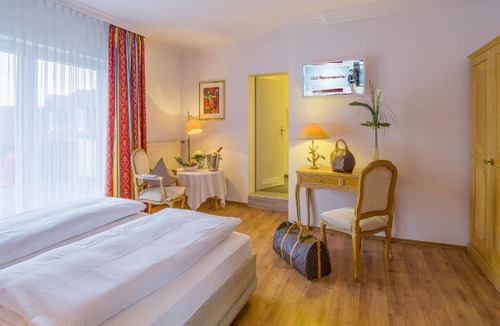 Wasserlos Hotel | Hotel Krone