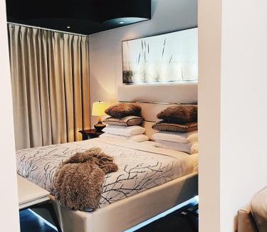 Plateau Mont Royal Hotel | Hotel Kutuma