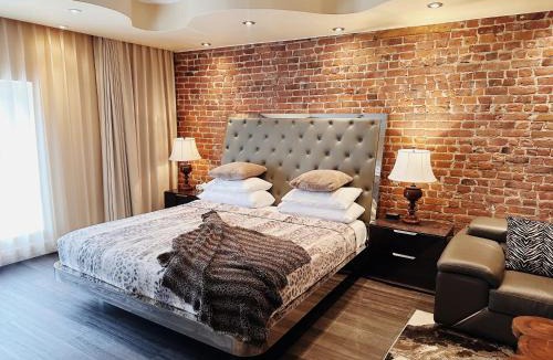 Plateau Mont Royal Hotel | Hotel Kutuma