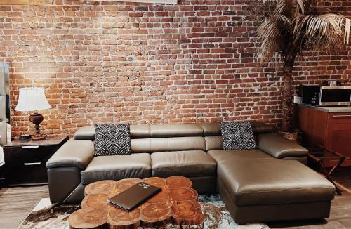 Plateau Mont Royal Hotel | Hotel Kutuma