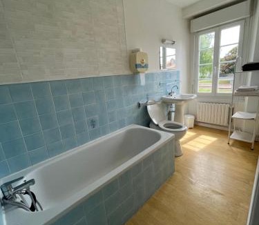 Saint-Paul-du-Bois Hotel | Hotel l'Entracte