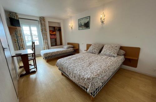 Saint-Paul-du-Bois Hotel | Hotel l'Entracte