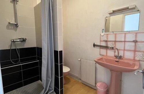 Saint-Paul-du-Bois Hotel | Hotel l'Entracte