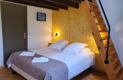 Saint-Martin-d'Ardeche Hotel | Hotel L'escarbille