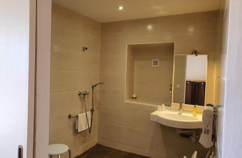 Saint-Martin-d'Ardeche Hotel | Hotel L'escarbille