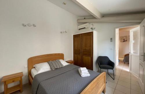Aigues-Mortes Hotel | Hotel L'Escale