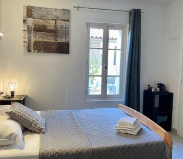 Aigues-Mortes Hotel | Hotel L'Escale