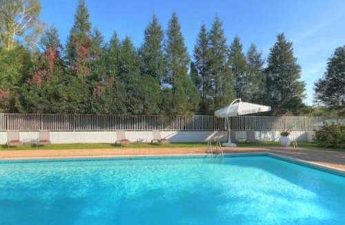 Paroisse Saint-Augustin-de-Chaux Hotel | Hotel La Chaumiere