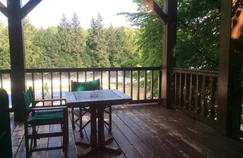 Paroisse Saint-Augustin-de-Chaux Hotel | Hotel La Chaumiere