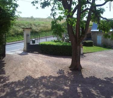 Varennes-Vauzelles Hotel | Hotel La Croix De Vernuche