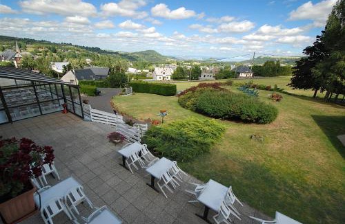 Besse-en-Chandesse Hotel | Hotel La Gazelle