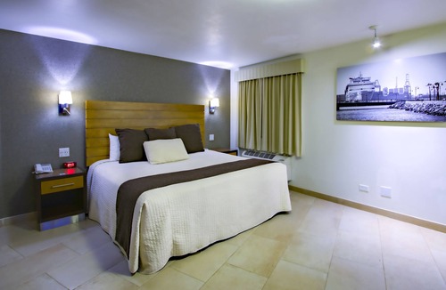 Playa Ensenada Hotel | Hotel La Pinta