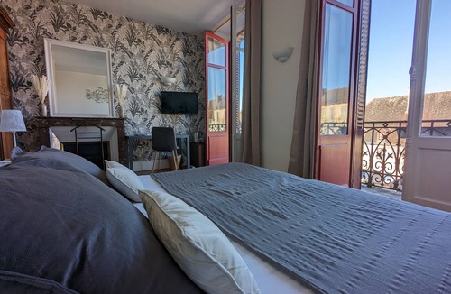 Bourbon-Lancy Hotel | Hotel La Tourelle du Beffroi