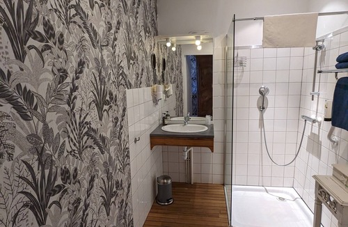 Bourbon-Lancy Hotel | Hotel La Tourelle du Beffroi