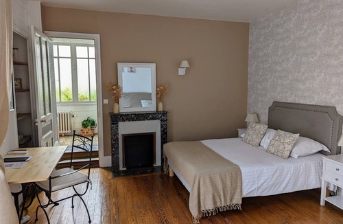 Bourbon-Lancy Hotel | Hotel La Tourelle du Beffroi
