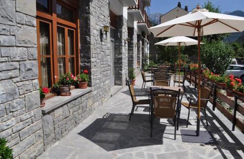 Broto Hotel | Hotel Latre