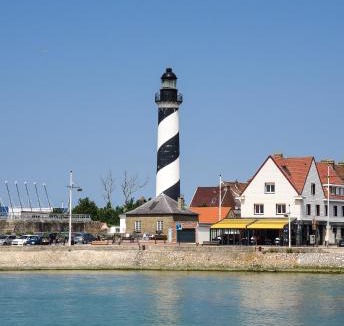 Petit-Fort-Philippe Apartment | Hotel le 116