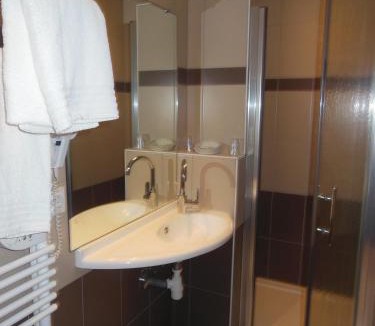 Saint-Hippolyte Hotel | Hotel Le Bellevue