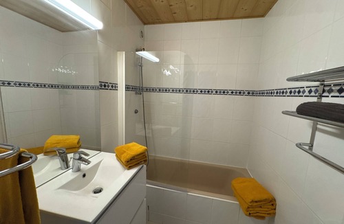 Mont-de-Lans Hotel | Hotel Le Cairn