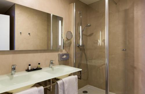 Rueil-Malmaison Hotel | Hotel Le Cardinal Rueil Centre