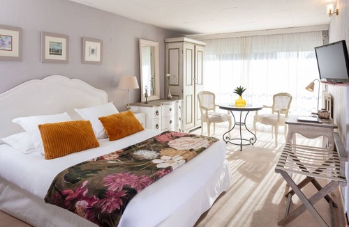 Istres Hotel | Hotel Le Castellan