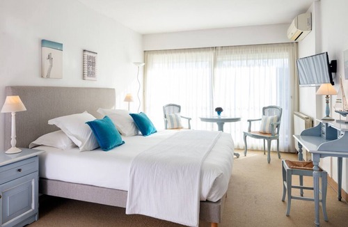 Istres Hotel | Hotel Le Castellan