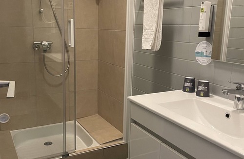 Roquemaure Hotel | Hotel Le Clément V