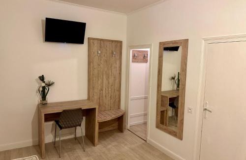 Vic-Fezensac Hotel | Hotel Le D'artagnan