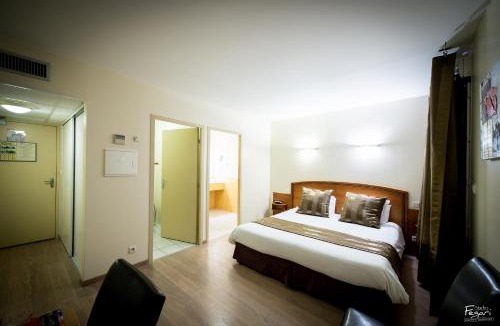 Saint-Geniez-d'Olt Hotel | Hotel Le Lion d'Or