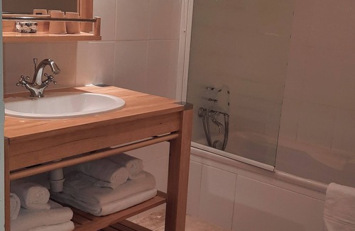 Tiffauges Hotel | HOTEL LE MANOIR DE LA BARBACANE