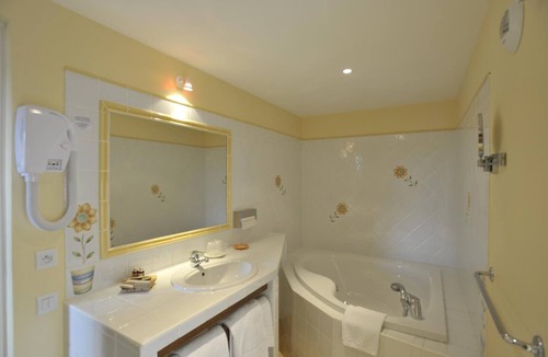 Les Riceys Hotel | Hotel Le Marius