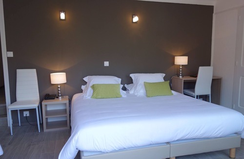 Saint-Vallier-de-Thiey Hotel | Hotel le Préjoly