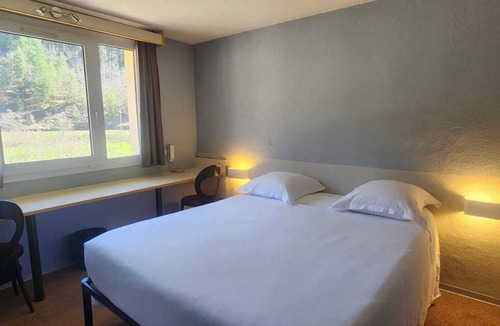 Florac Hotel | Hotel Le Pont Neuf