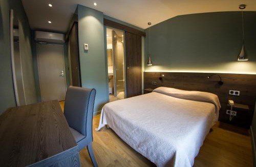 Saint-Affrique Hotel | Hotel Le Pont Neuf