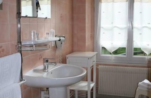 Saint-Bonnet-Troncais Hotel | Hotel Le Tronçais