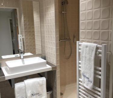 Saran Hotel | HOTEL LES 3 VALLÉES