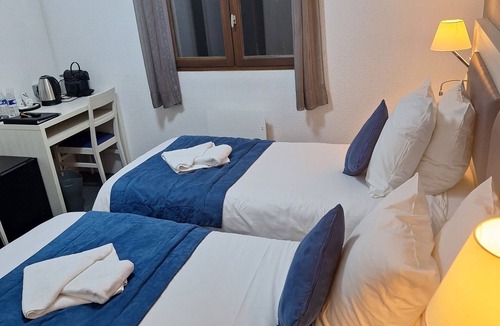 Puget-Theniers Hotel | Hotel Les Alizés