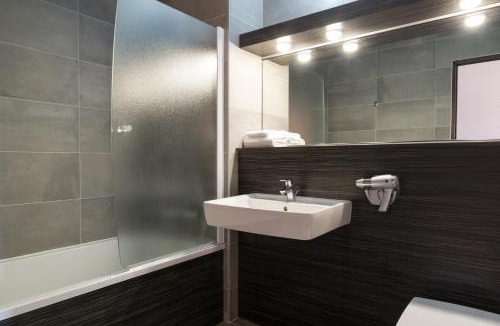 Tournon-sur-Rhone Hotel | Hotel Les Amandiers