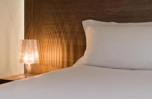 Tournon-sur-Rhone Hotel | Hotel Les Amandiers