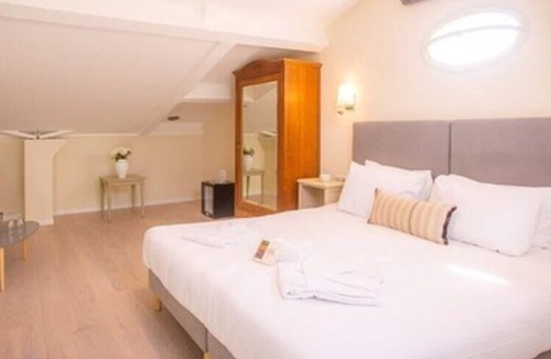 Valbonne Hotel | Hotel Les Armoiries