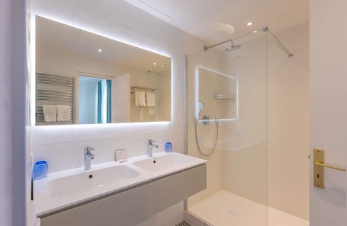 Valbonne Hotel | Hotel Les Armoiries