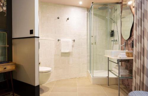 Les Chalets - Saint-Aubin - Saint-Etienne Hotel | Hotel Les Capitouls Toulouse Centre - Handwritten Collection