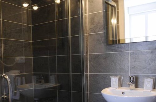 Saint-Chely-d'Aubrac Hotel | Hotel Les Coudercous